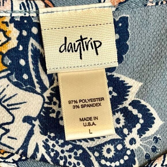 Daytrip Textured Floral Keyhole Long Sleeve Blouse Large - Picture 8 of 9